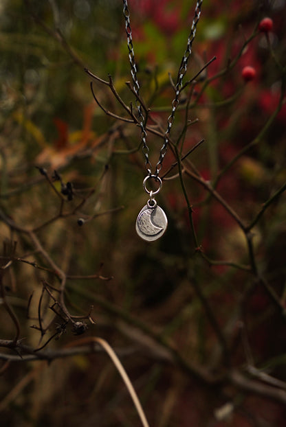 La Luna Oscura Necklace
