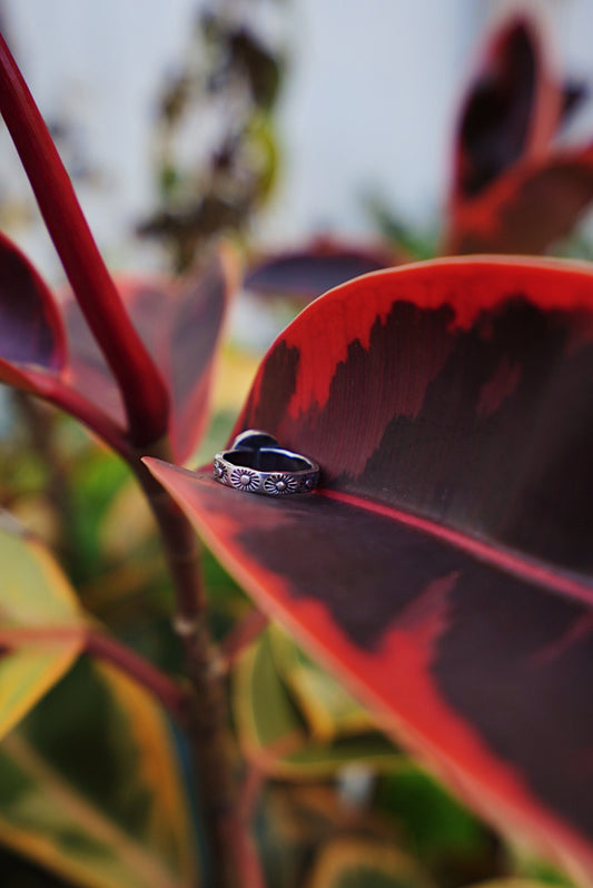 Porcelain Flower Ring - Size 8