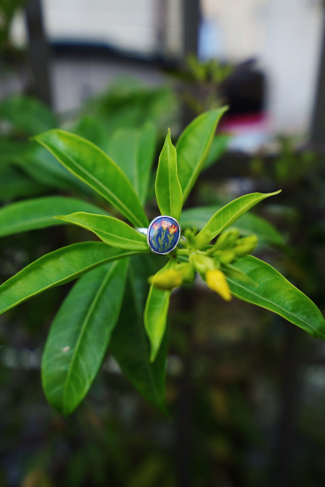 Porcelain Flower Ring - Size 8 3/4